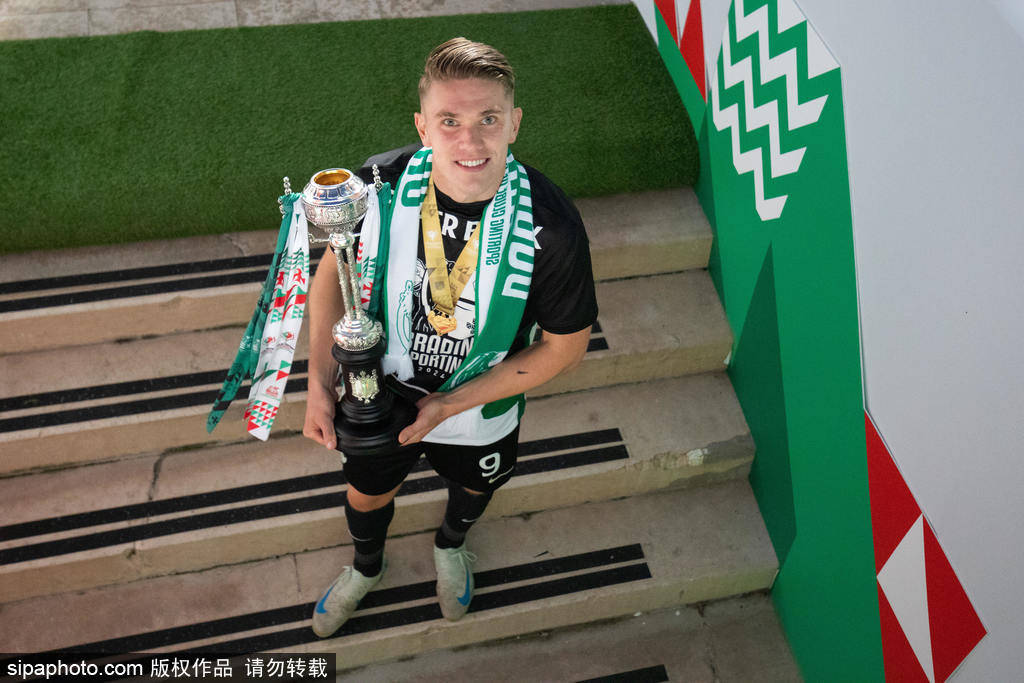 维克托·吉奥克雷斯转会风波：阿森纳与曼联的竞逐与博弈