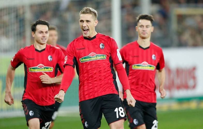 德甲第5轮云达不莱梅主场迎战弗赖堡，面临防线危机与高效进攻挑战，双方争夺赛季关键节点。